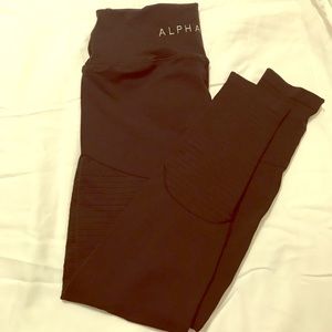 Alphalete Black Revival 6 Leggings, size XL, NWT.